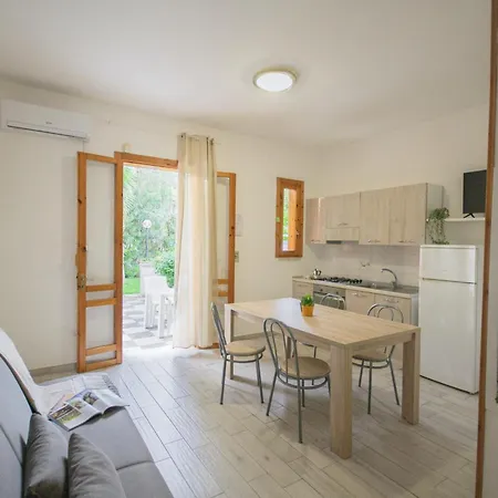 Borgo Latino- Localo Aparthotel Torre dell'Orso